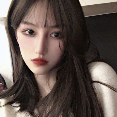 酷酷小姐姐的霸气头像(共18张)