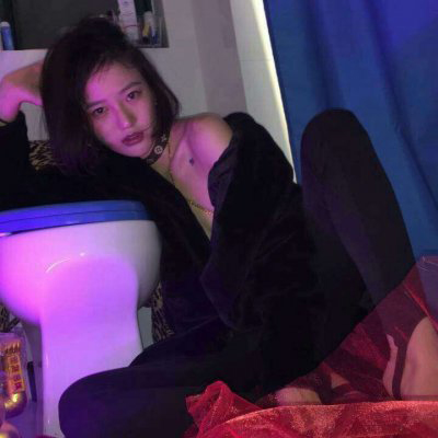 酷酷小姐姐的霸气头像(共18张)