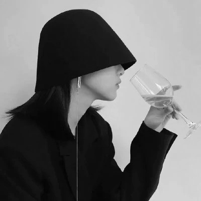 最新高清黑白高冷女头(优选20张)