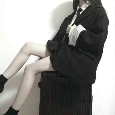 黑白冷淡风女生头像(优选22张)