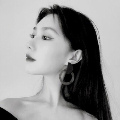 黑白冷淡风女生头像(优选22张)