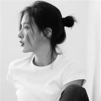 黑白冷淡风女生头像(优选22张)