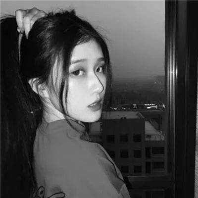 黑白冷淡风女生头像(优选22张)