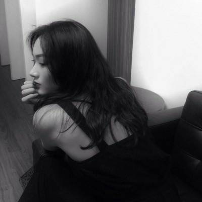 黑白冷淡风女生头像(优选22张)