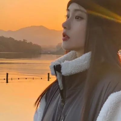 高清惊艳感十足的女生头像图片大全(20张)