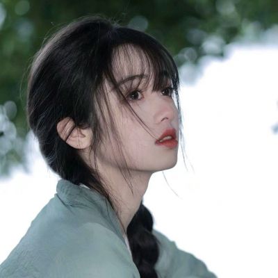 很罕见又很好看的女生头像(共22张)