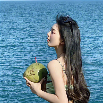 很罕见又很好看的女生头像(共22张)