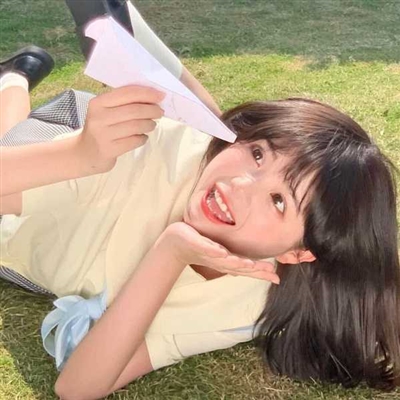 氛围感女生头像图片(共30张)