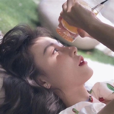 氛围感女生头像图片(共30张)