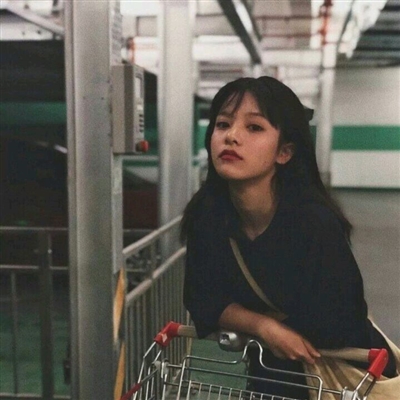 氛围感女生头像图片(共30张)