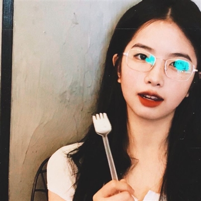 氛围感女生头像图片(共30张)