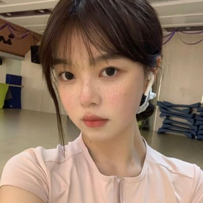 二零二零年最火的女生头像(24张)