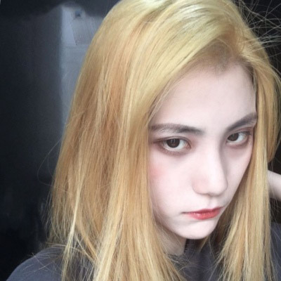 二零二零年最火的女生头像(24张)