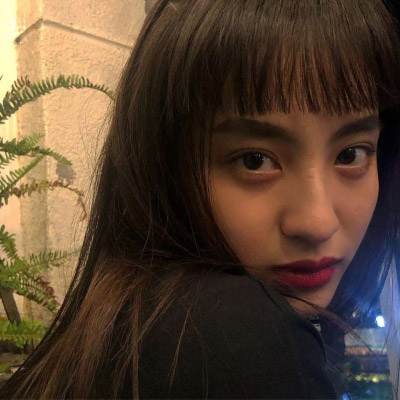 二零二零年最火的女生头像(24张)