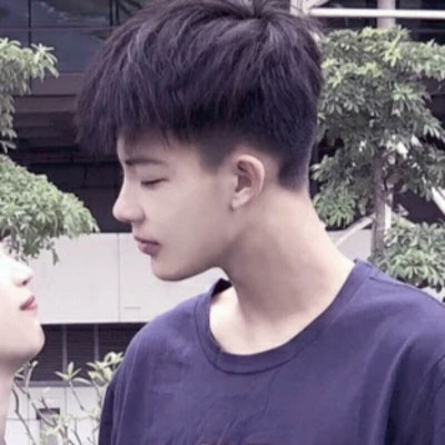 情头一半一张 情侣头像(精选36张)