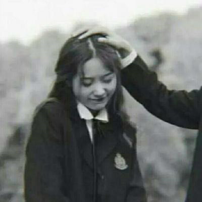 情侣宠溺的摸头头像(精选18张)