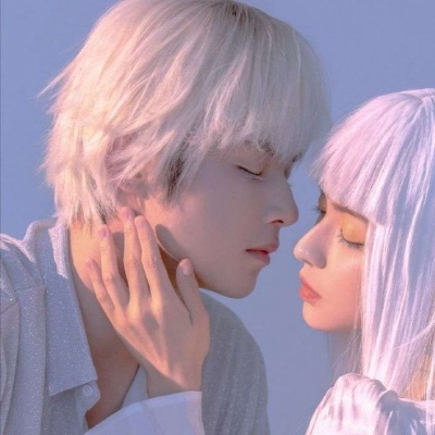 情侣宠溺的摸头头像(精选18张)