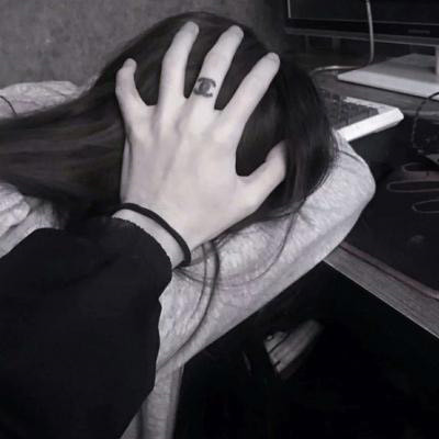 情侣宠溺的摸头头像(精选18张)