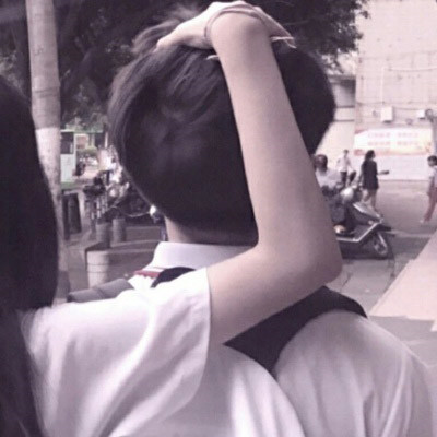 情侣宠溺的摸头头像(精选18张)