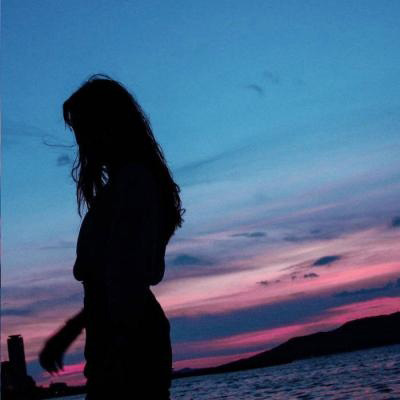 单人情侣头像一人一张(优选24张)