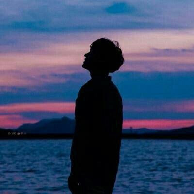 单人情侣头像一人一张(优选24张)