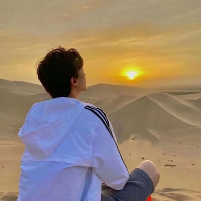 单人情侣头像一人一张(优选24张)