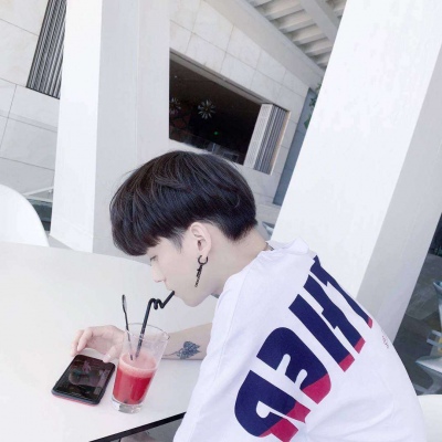 单人情侣头像一人一张(优选24张)