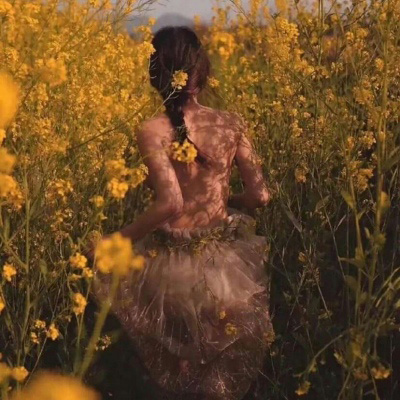 小姐姐背影的照片可爱头像(共24张)