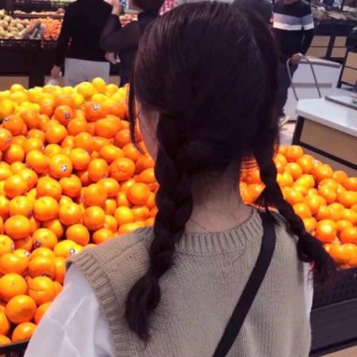 小姐姐背影的照片可爱头像(共24张)