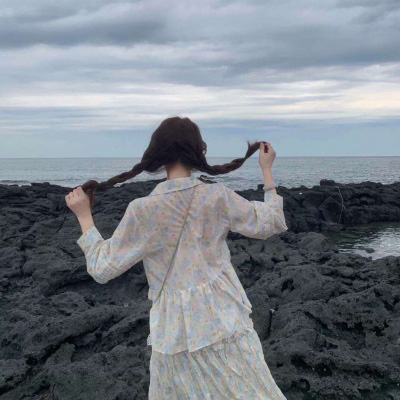 小姐姐背影的照片可爱头像(共24张)