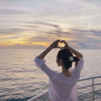 小姐姐背影的照片可爱头像(共24张)