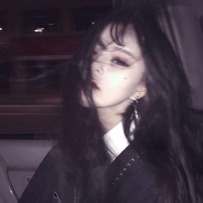 微博唯美忧郁女生头像图片(18张)