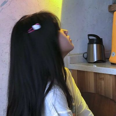 唯美又有点伤感的女生好看头像图片(共12张)