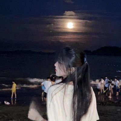 唯美又有点伤感的女生好看头像图片(共12张)