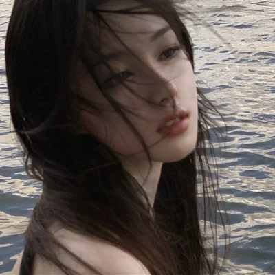 唯美又有点伤感的女生好看头像图片(共12张)