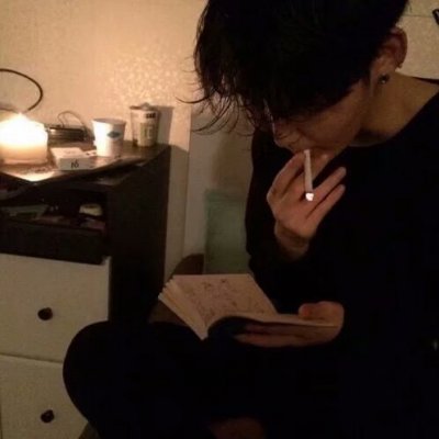 qq男生头像抽烟冷酷图片大全(优选24张)