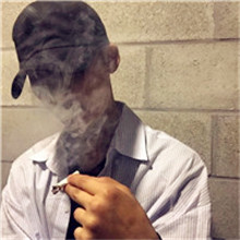 qq男生头像抽烟冷酷图片大全(优选24张)