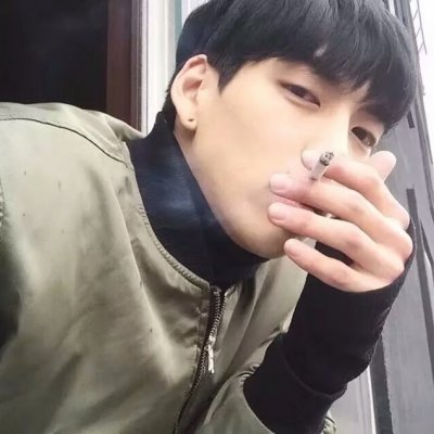 qq男生头像抽烟冷酷图片大全(优选24张)