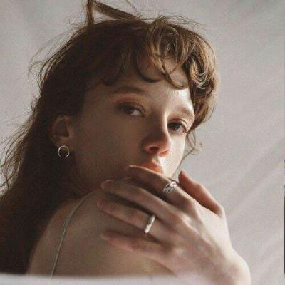 漂亮长发的欧美女生头像图片(精选18张)