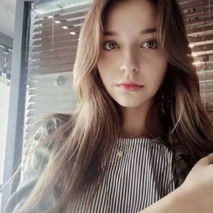 漂亮长发的欧美女生头像图片(精选18张)