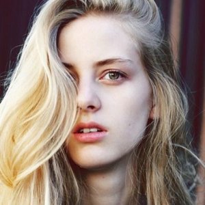 漂亮长发的欧美女生头像图片(精选18张)