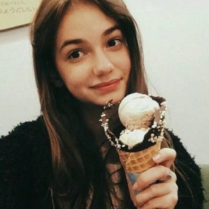 漂亮长发的欧美女生头像图片(精选18张)