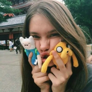 漂亮长发的欧美女生头像图片(精选18张)