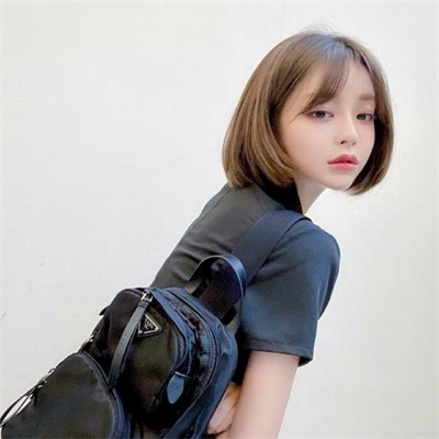 能被一眼注意到的微信头像女生(共18张)