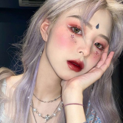 能被一眼注意到的微信头像女(共26张)