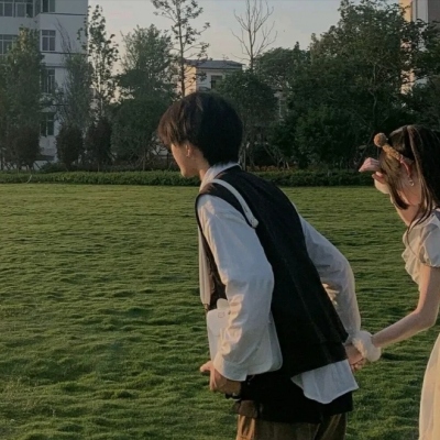 超甜的情侣头像一人一半真人(共20张)