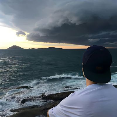 2023年最新男生背影头像(精选20张)