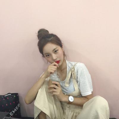 丸子头清纯可爱女孩高清头像(精选24张)