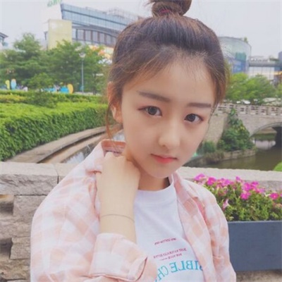 甜美丸子头的女生头像(精选22张)