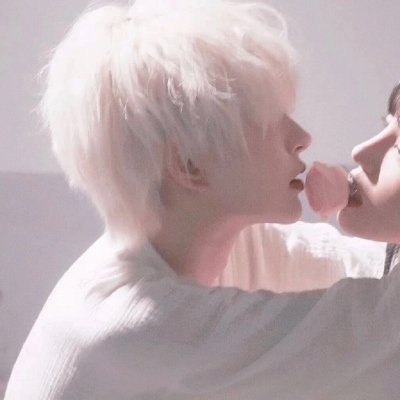 情侣头像浪漫一人一张(优选18张)